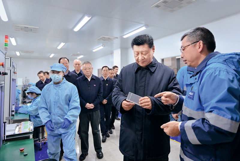2024年3月18日至21日，中共中央总书记、国家主席、中央军委主席习近平在湖南考察。这是18日下午，习近平在中德合资企业巴斯夫杉杉电池材料有限公司考察。 新华社记者 谢环驰/摄